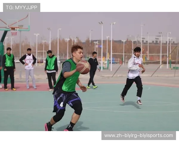 篮球运动员如何结合体能训练提升比赛中的爆发力和耐力